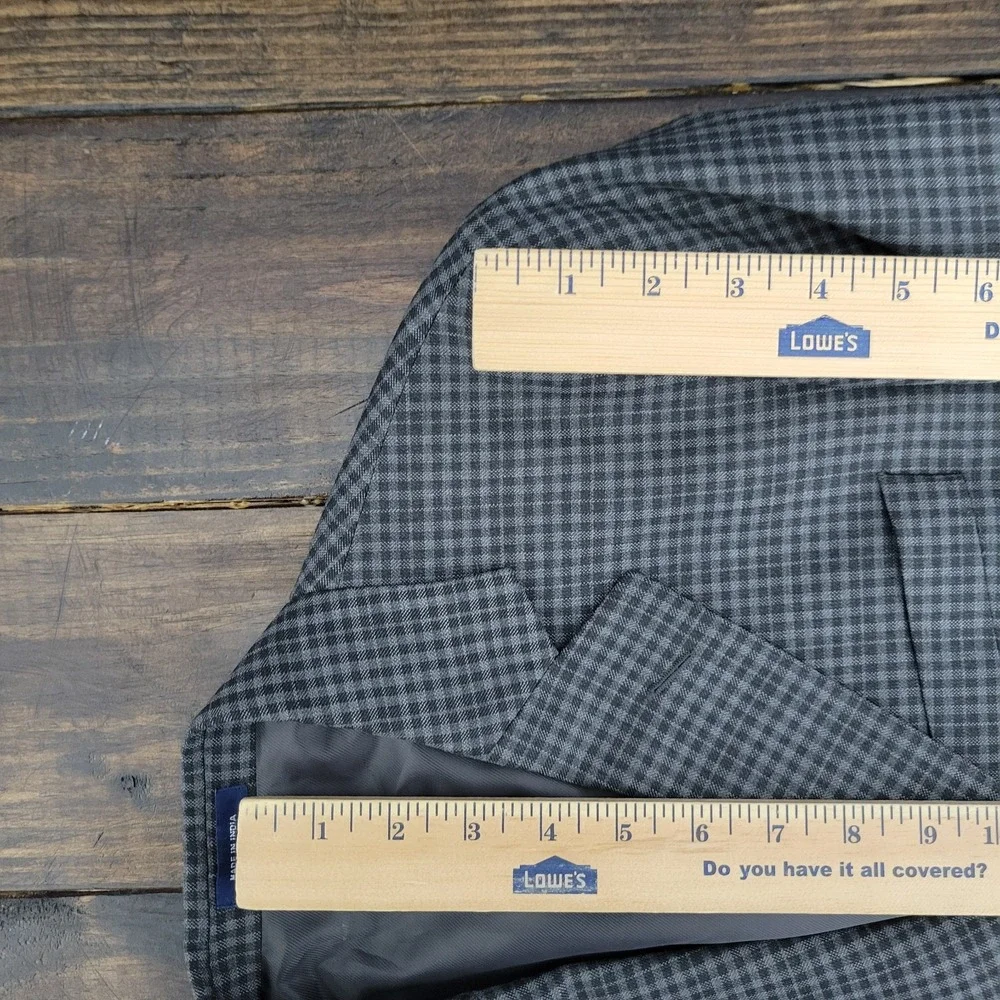 Stafford Men's‎ Sport Coat Blazer Two Button Gray Checked Plaid Poly Blend 36S